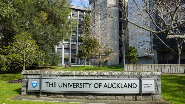 <h2>New Zealand will be allowing a small number of international students into the country next month, the country’s education minister Chris Hipkins announced Monday. It will reopen borders for 250 international students to continue their postgraduate studies in New Zealand, with the first batch likely to arrive in November.</h2>

